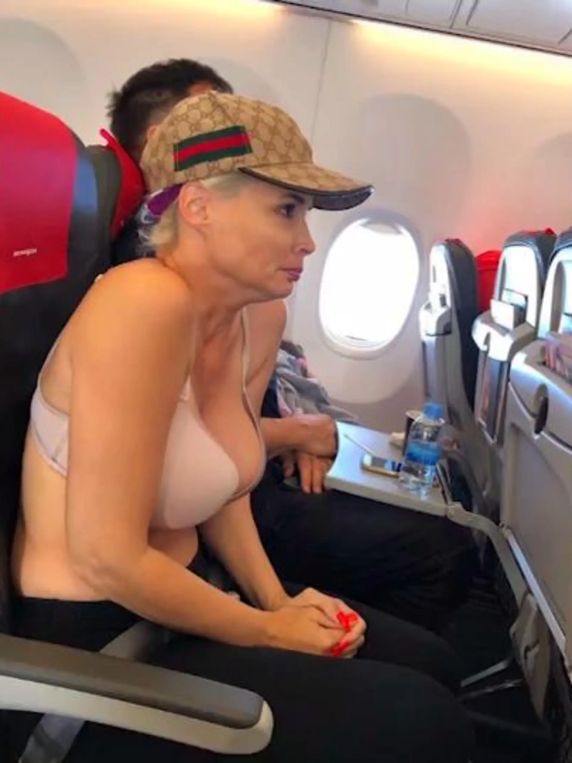 Bild zu: "Daniela Katzenberger zieht blank"