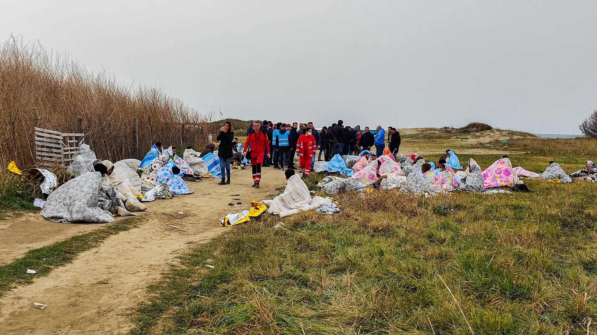 
Cutro Italia
26 febbraio 2023
Naufragio barcone migranti a Cutro nel crotonese con morti e dispersi
Foto: Antonino Durso/LaPresse / action press