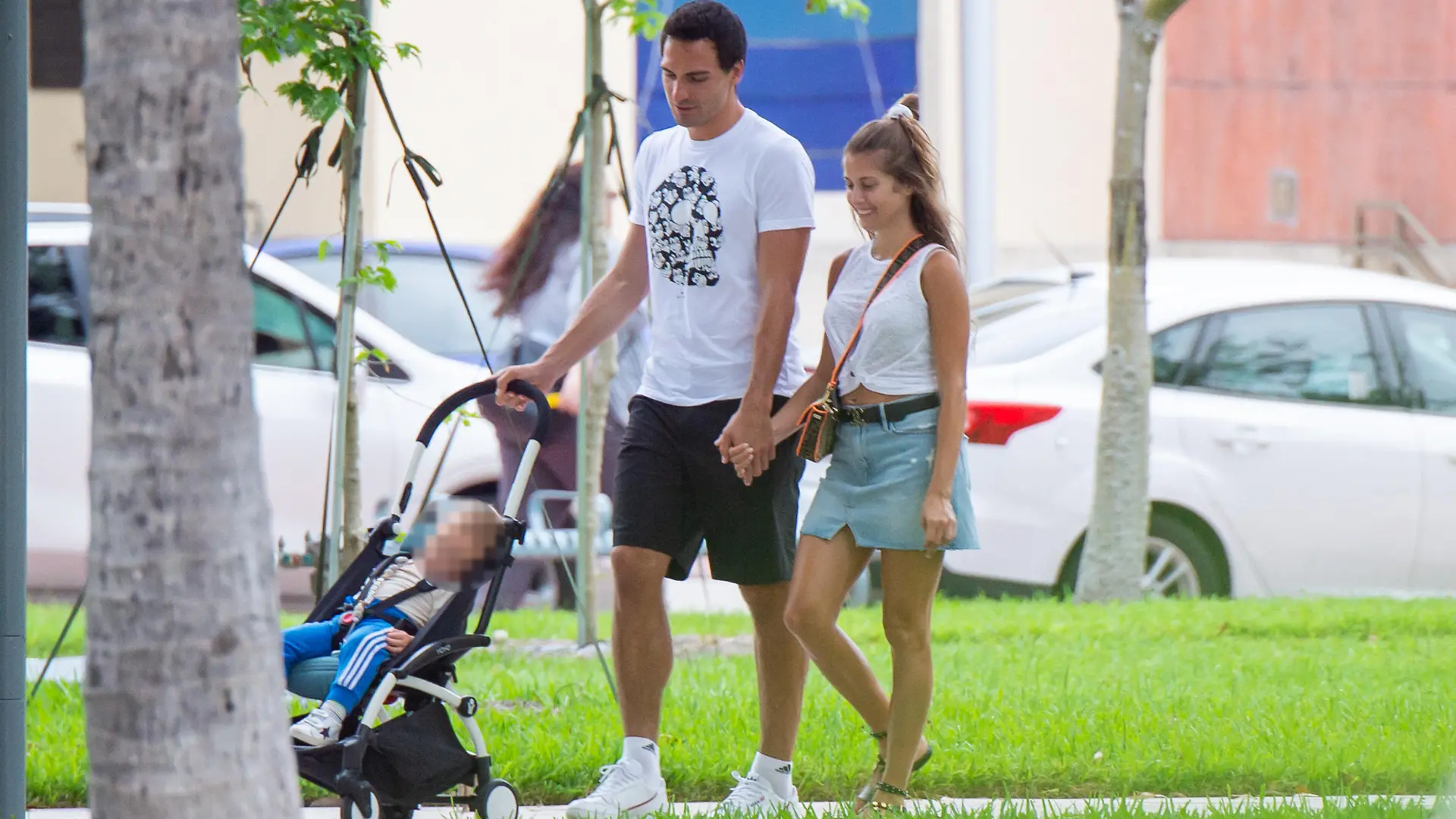 **USE CHILD PIXELATED IMAGES IF YOUR TERRITORY REQUIRES IT**
German football star Mats Hummels is seen walking hand in hand with wife Cathy Hummels during a stroll through Miami Beach together with son Ludwig. The couple who are in Miami for a family holiday were seen making their way to a restaurant for dinner while pushing along son Ludwig in a stroller.
Pictured: Cathy Hummels,Mats Hummels,Ludwig Hummels
Ref: SPL5097579 130619 NON-EXCLUSIVE
Picture by: SplashNews.com
Splash News and Pictures
Los Angeles: 310-821-2666
New York: 212-619-2666
London: 0207 644 7656
Milan: 02 4399 8577
photodesk@splashnews.com
Austria Rights, Germany Rights, Switzerland Rights