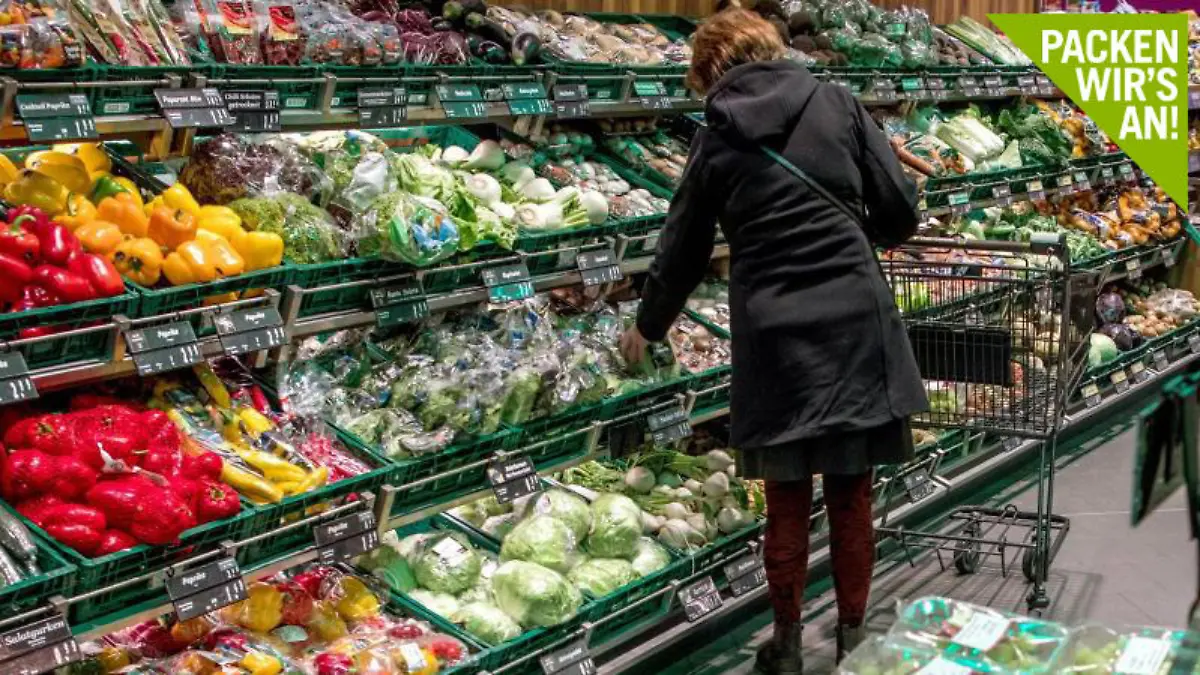 Obst und Gemüse in Plastikverpackungen