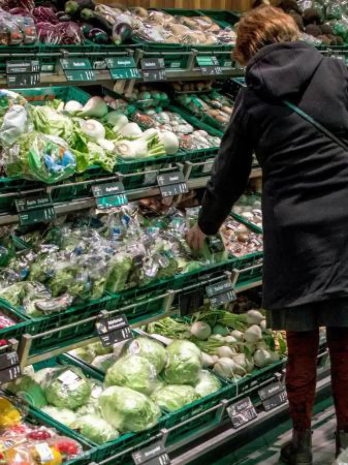 Obst und Gemüse in Plastikverpackungen
