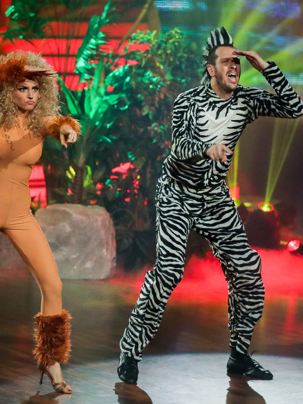 14.06.2019, Nordrhein-Westfalen, Köln: Pascal Hens, ehemaliger Handballer, und Ekaterina Leonova, Profitänzerin, tanzen in der RTL-Tanzshow Let's Dance im Coloneum. Foto: Rolf Vennenbernd/dpa +++ dpa-Bildfunk +++