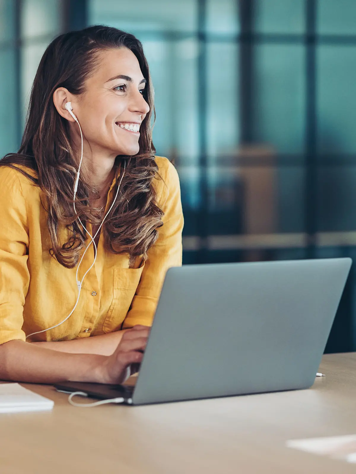 Portrait of a smiling businesswoman