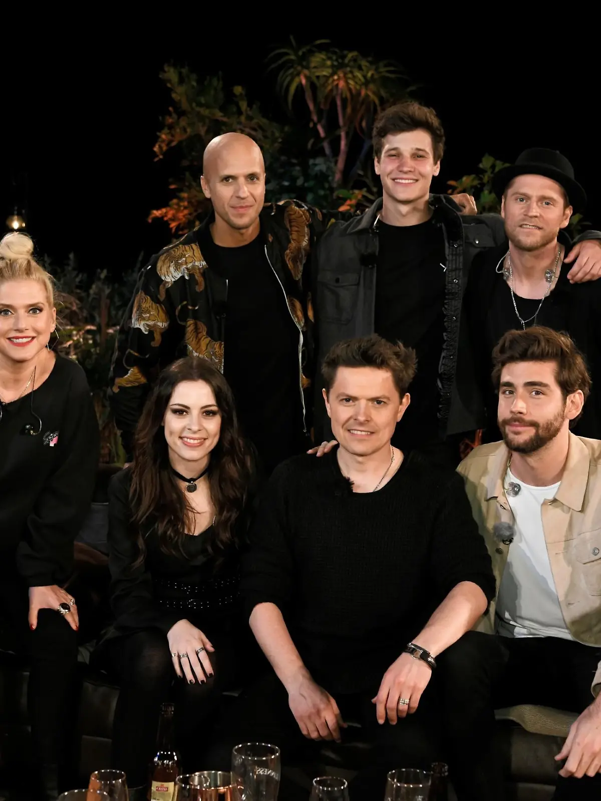 V.h.l.: Milow, Wincent Weiss und Johannes Oerding; V.v.l.: Jeanette Biedermann, Jennifer Haben, Michael Patrick Kelly und Alvaro Soler