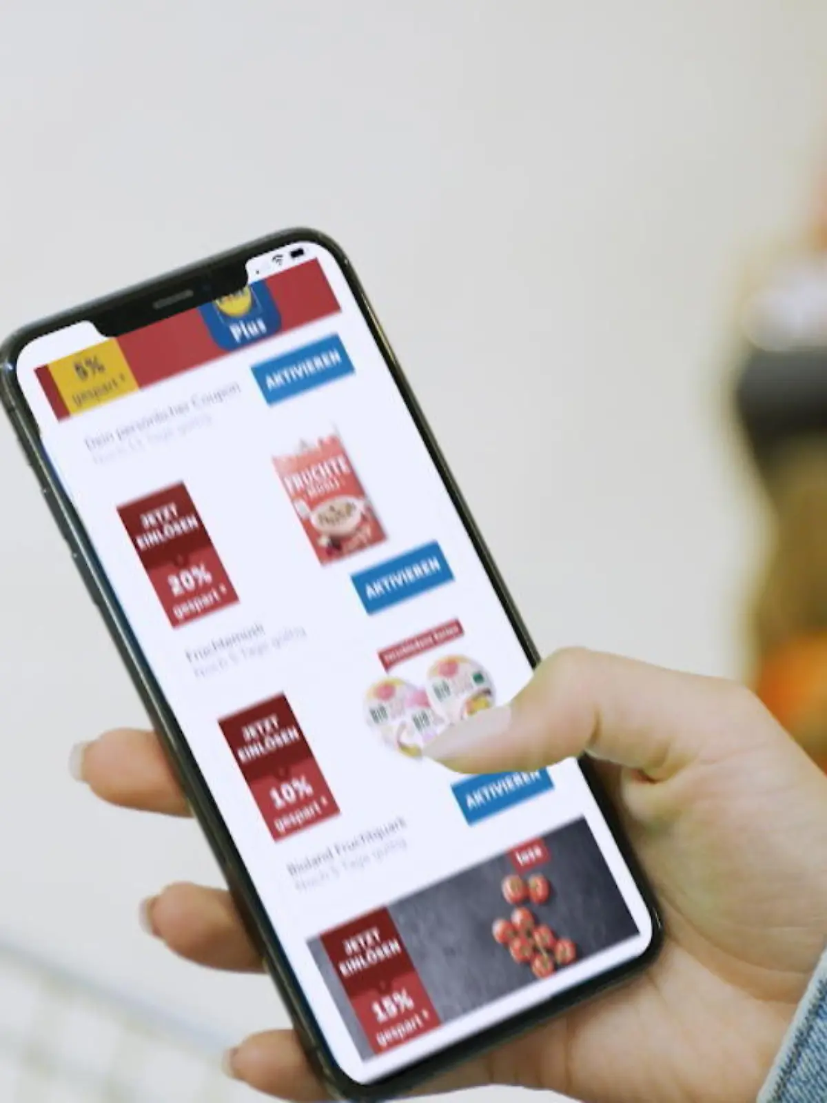 Bild zu: "RTL-Reporterin testet Lidl Plus-App"