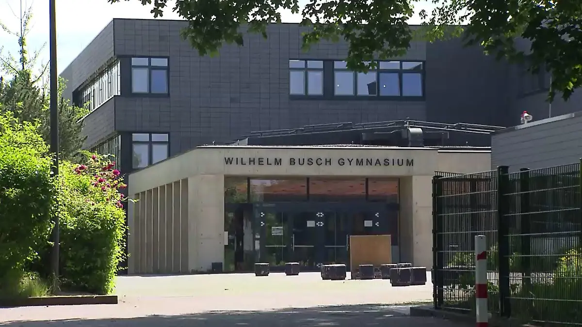 An dieser Schule soll der Lehrer Musik unterrichtet haben.