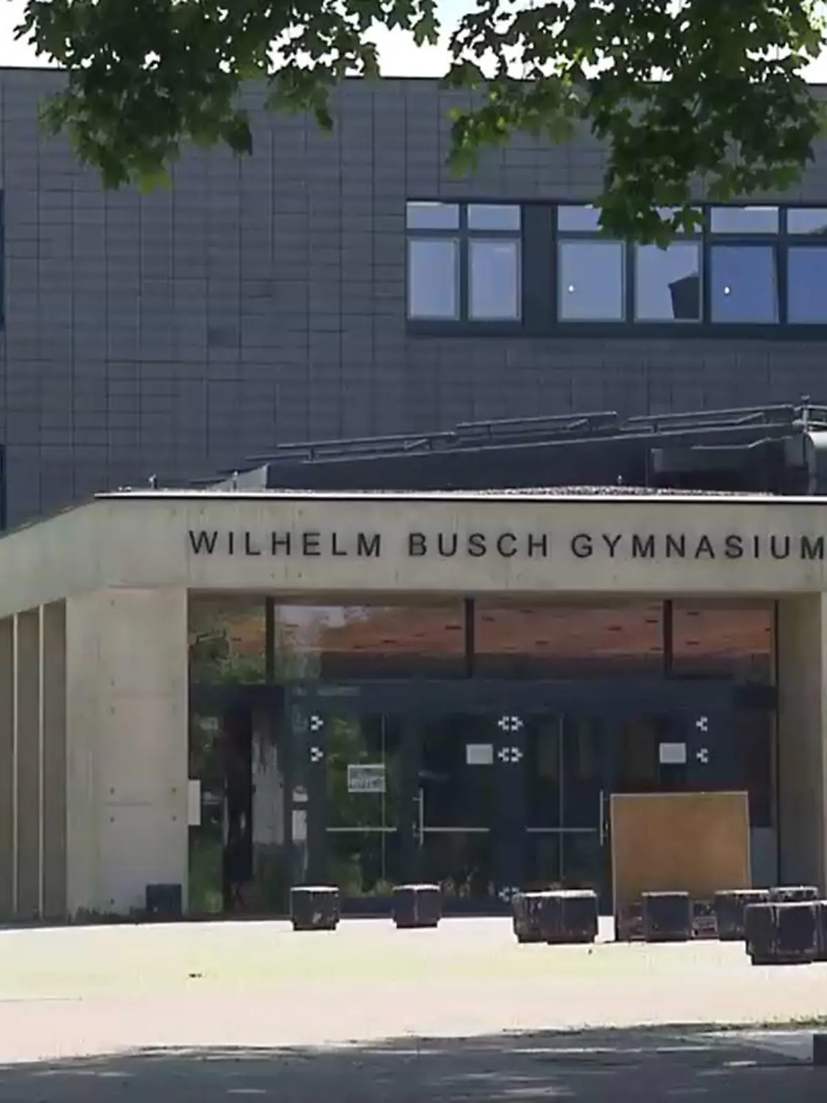 An dieser Schule soll der Lehrer Musik unterrichtet haben.