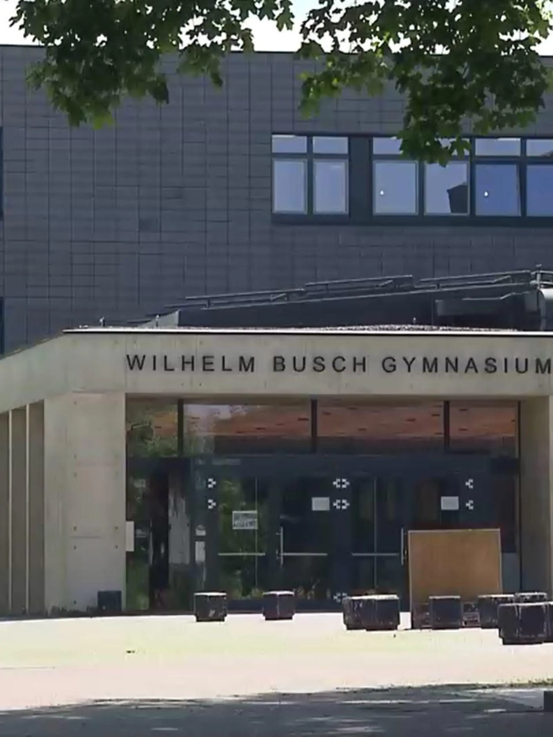 An dieser Schule soll der Lehrer Musik unterrichtet haben.
