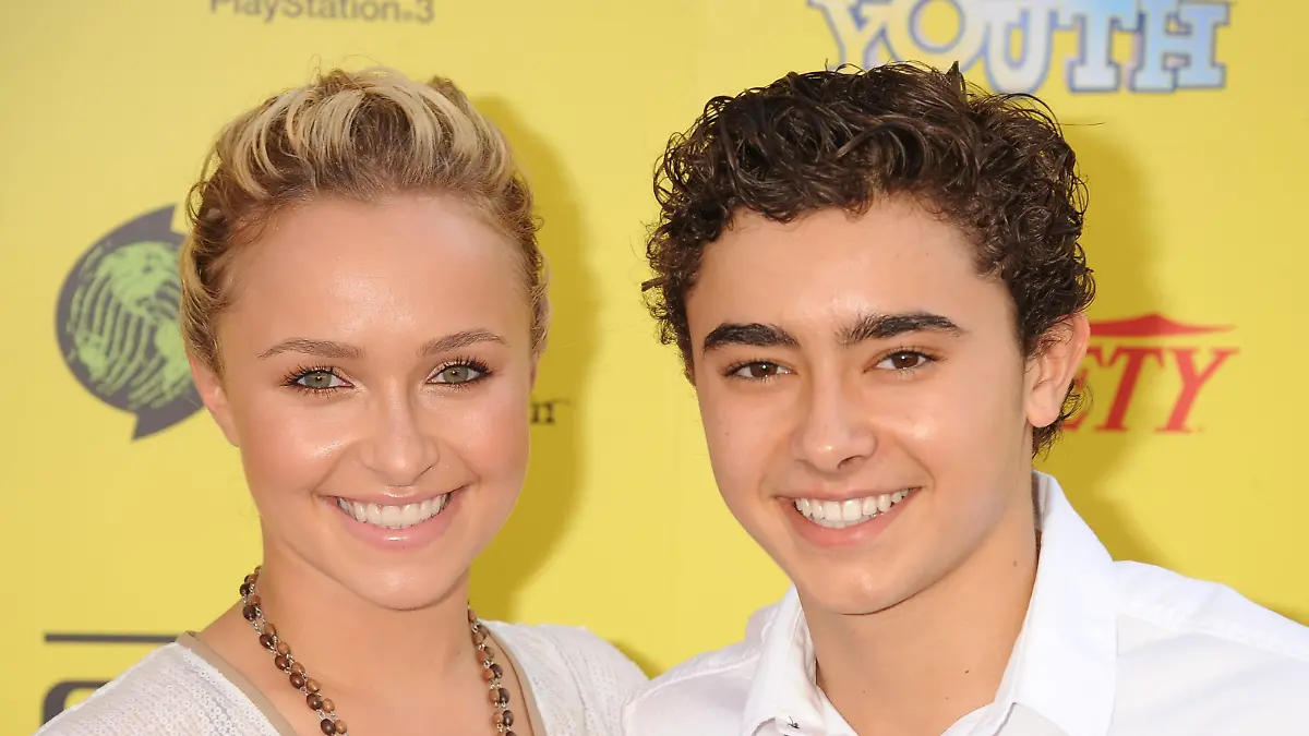 Los Angeles, OCTOBER 22: Hayden Panettiere and Jansen Panettiere arrive at Variety's 5th annual Power Of Youth event presented by The Hub at Paramount Studios on October 22, 2011 in Hollywood, California.Credit: Mayer/face to face - No Rights for USA, Canada and France -