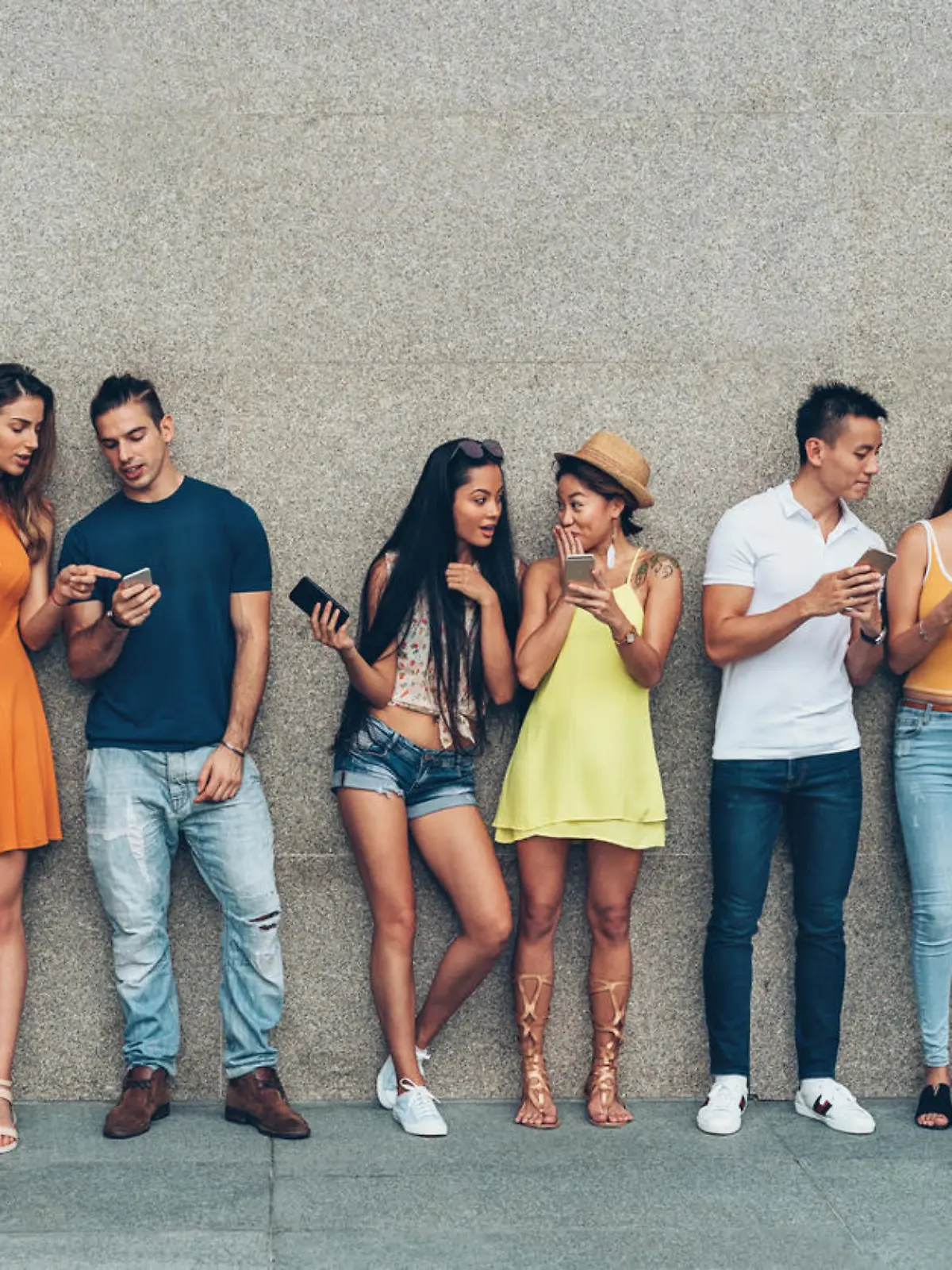 Jugendliche am Smartphone