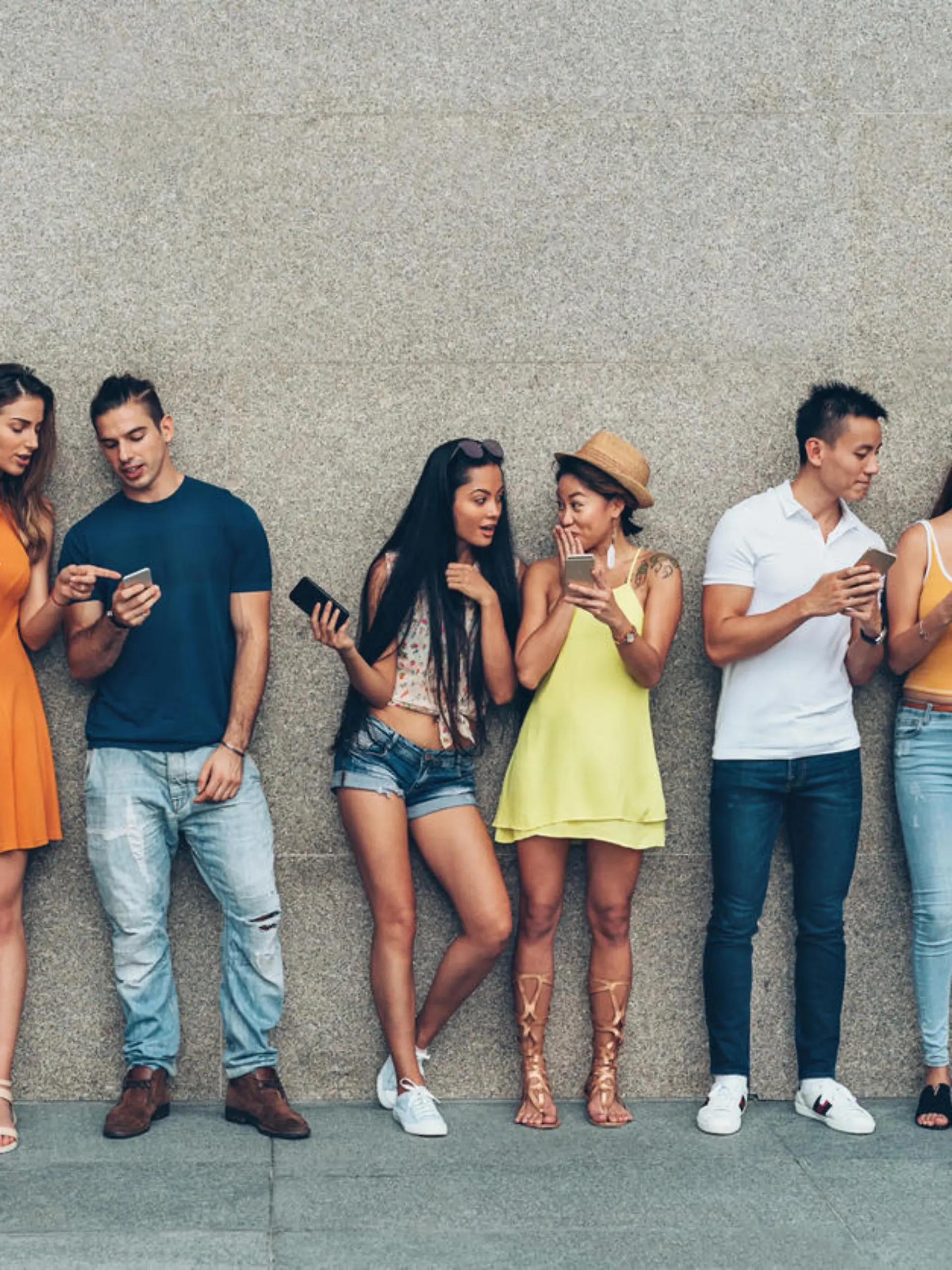 Jugendliche am Smartphone