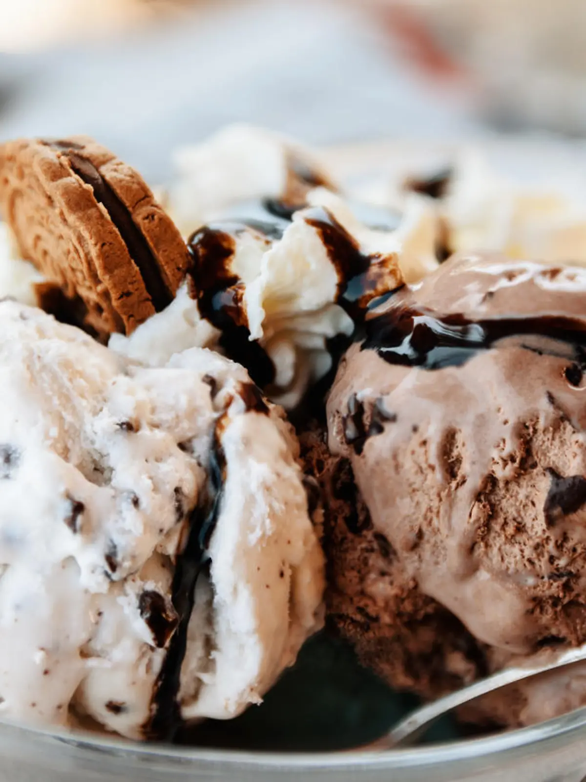 Eiscreme mit Schokostücken