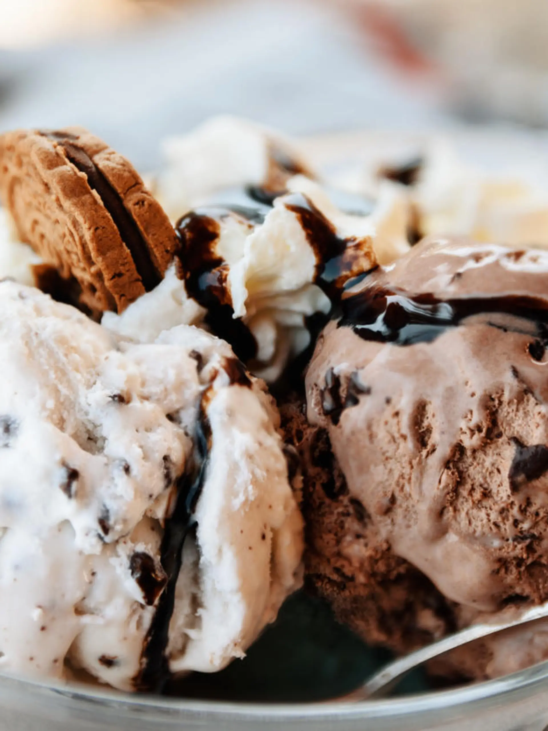 Eiscreme mit Schokostücken