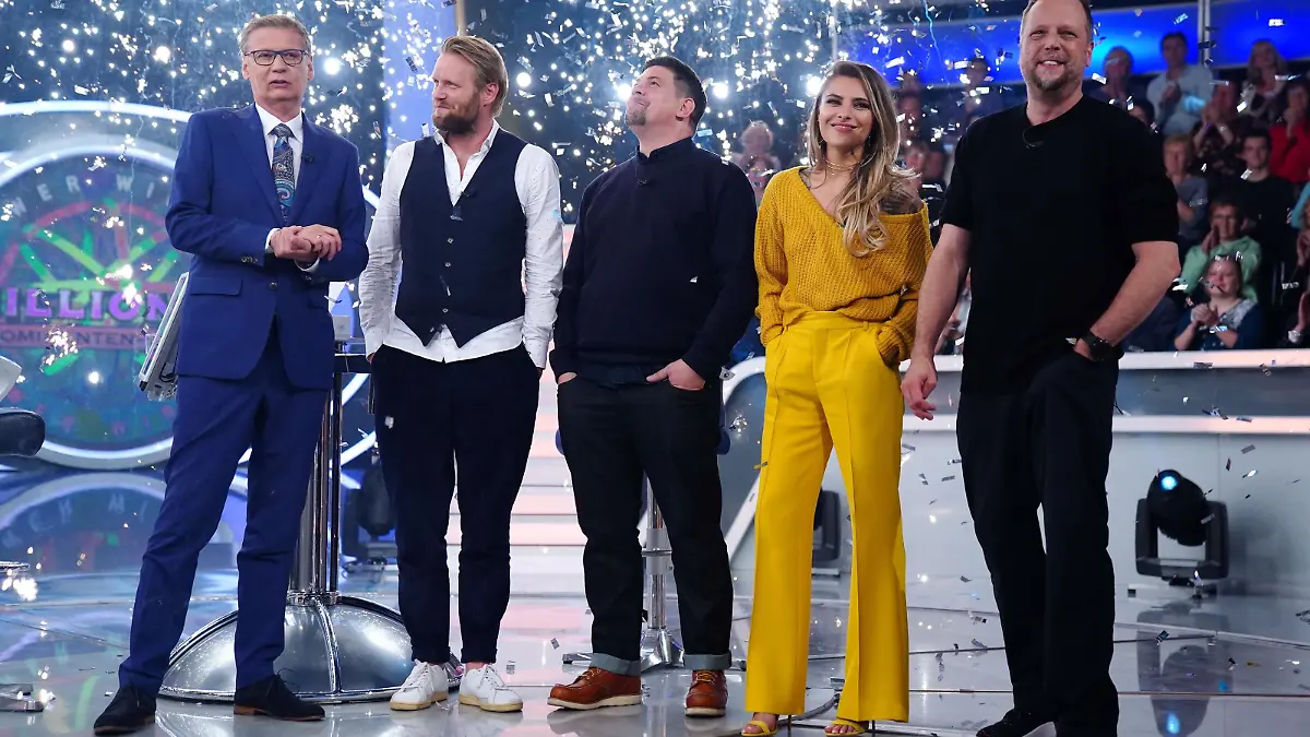 Achtung! Sperrfrist für alle Medien bis Mo., 03.06.2019, 23:25 Uhr!

Moderator Günther Jauch (l.) mit seinen prominenten Kandidaten (v.l.) Julius Brink, Tim Mälzer, Sophia Thomalla, Smudo