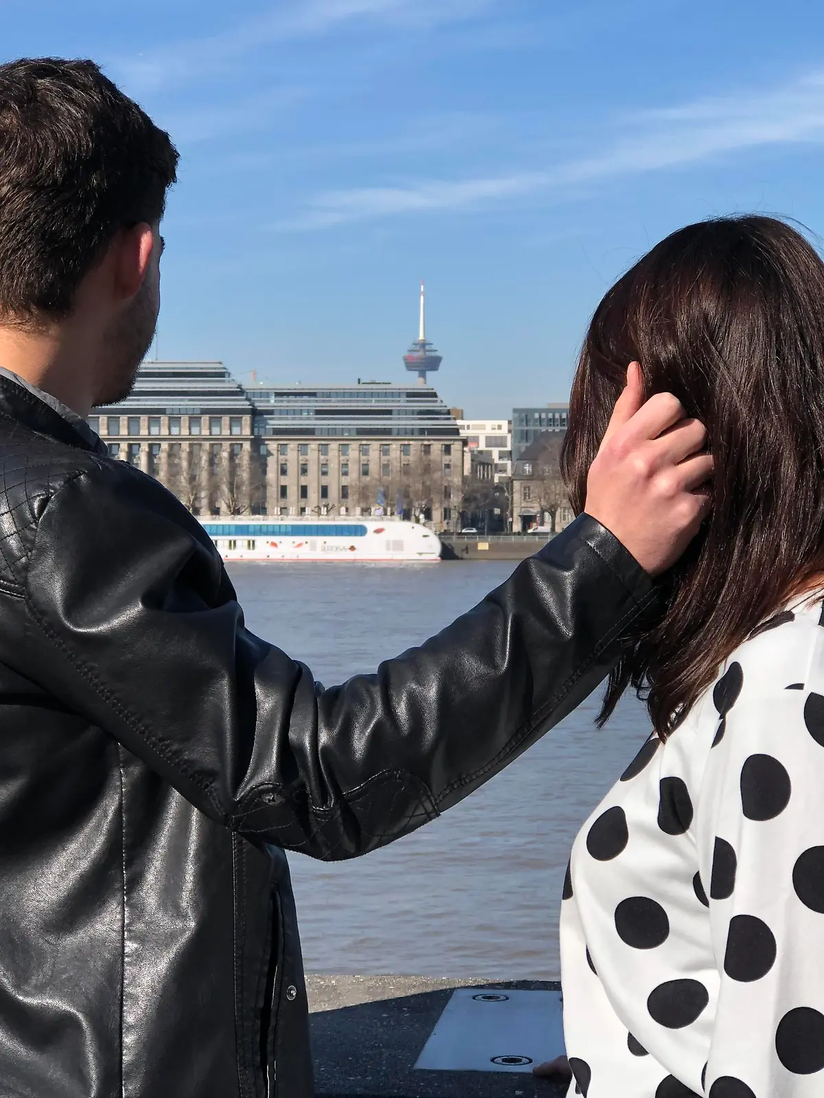 Kolumnistin Tina Tinderina sucht per Dating-App einen Freund