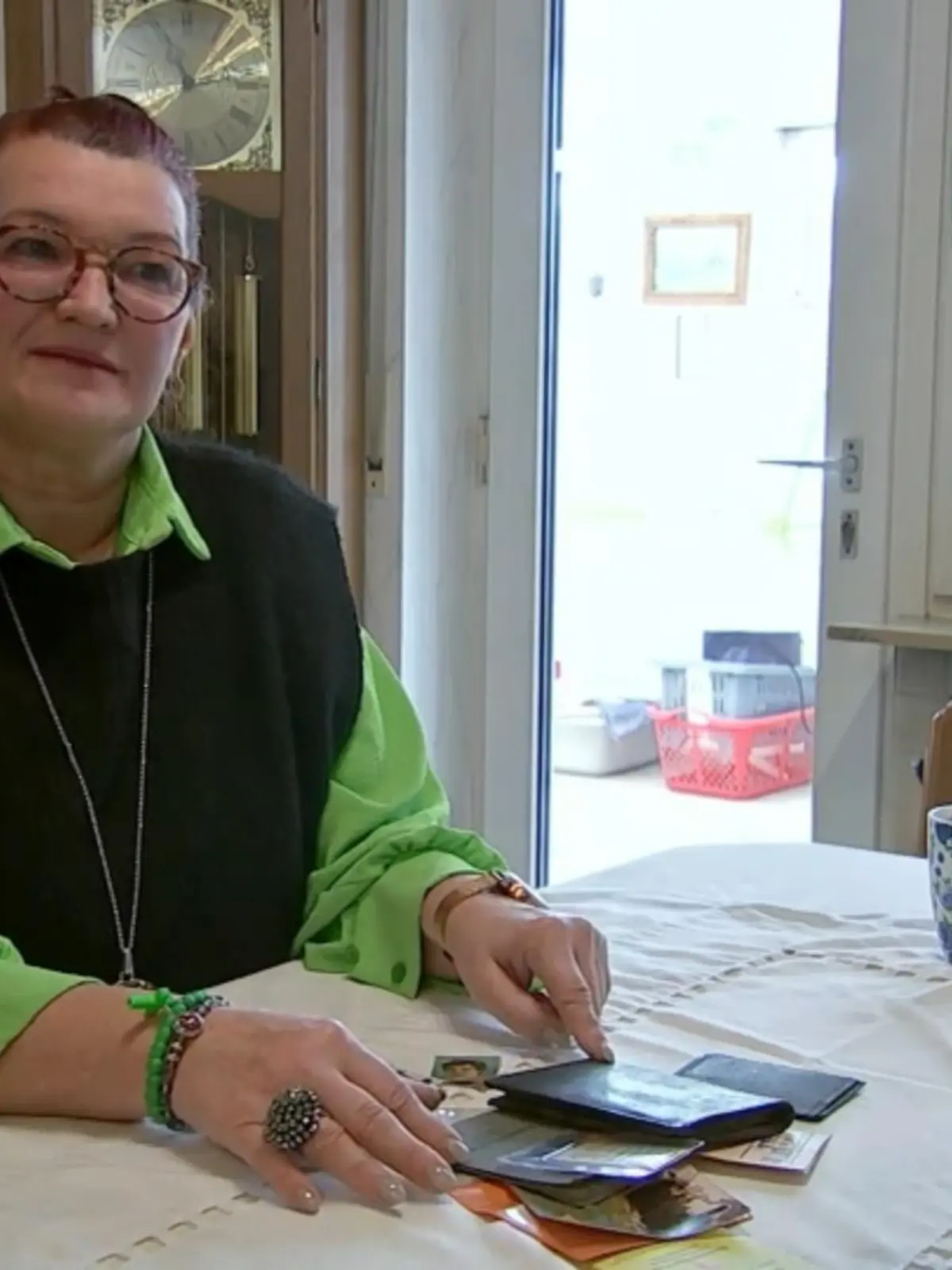 Birgit traute ihren Ohren nicht, al 41 Jahre später ein Anrufer behauptete ihr Portemonnaie  gefunden zu haben - 41 Jahre später, nachdem sie es verloren hatte. Im Video sehen Sie die sensationelle Geschichte.