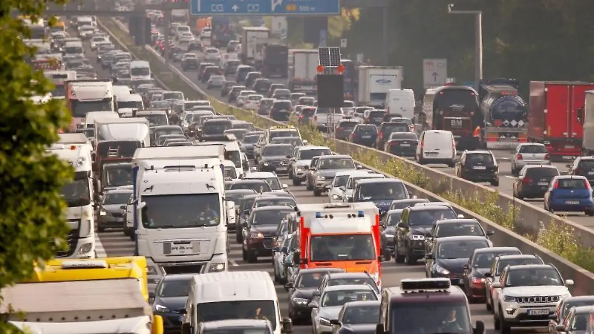 Stau auf der Autobahn 3