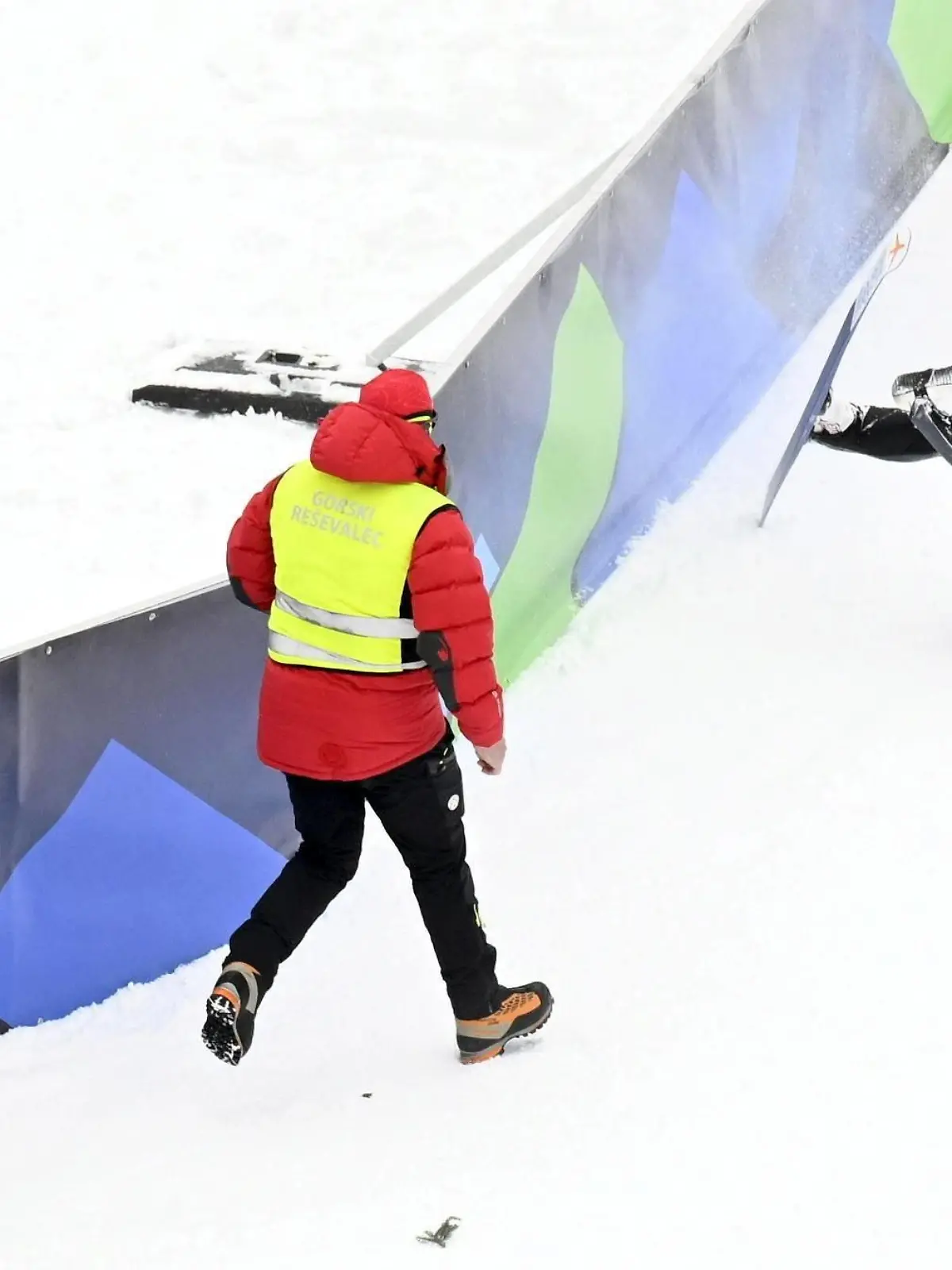 Alessandro Pittin of Italy falls during mixed team Ski jumping, Skispringen, Ski, nordisch HS102 of the Nordic Combined at the FIS Nordic Ski World Championships in Planica on February 26, 2023. Planica Slovenia LKLAPV20230226115603G441 PUBLICATIONxNOTxINxSUIxAUTxFRAxKORxJPNxSWExNORxFINxDENxNED Copyright: xVesaxMoilanenx LKLAPV20230226115603G441