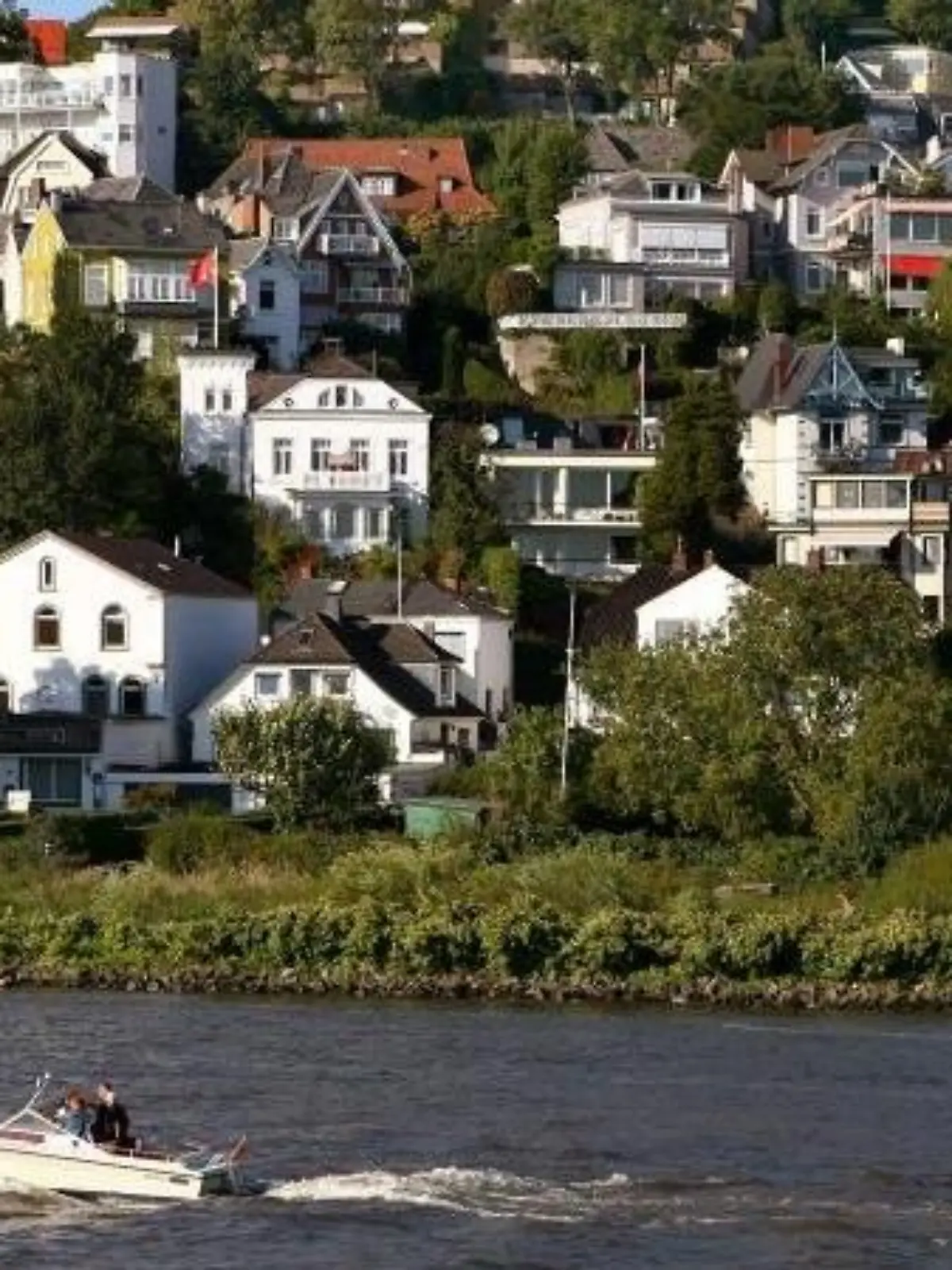 Villen im Hamburger Nobelstadtteil Blankenese. Foto: Carsten Rehder/Archiv