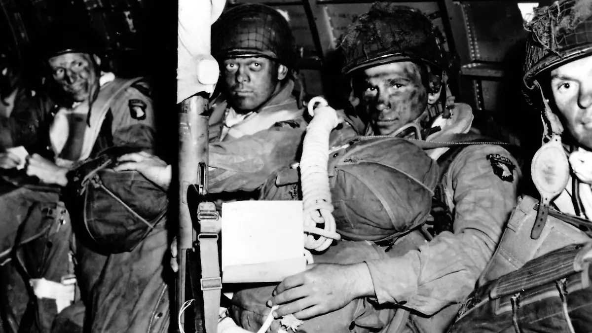 In der Nacht zum 6. Juni 1944 landen die ersten Fallschirmjäger in Frankreich.