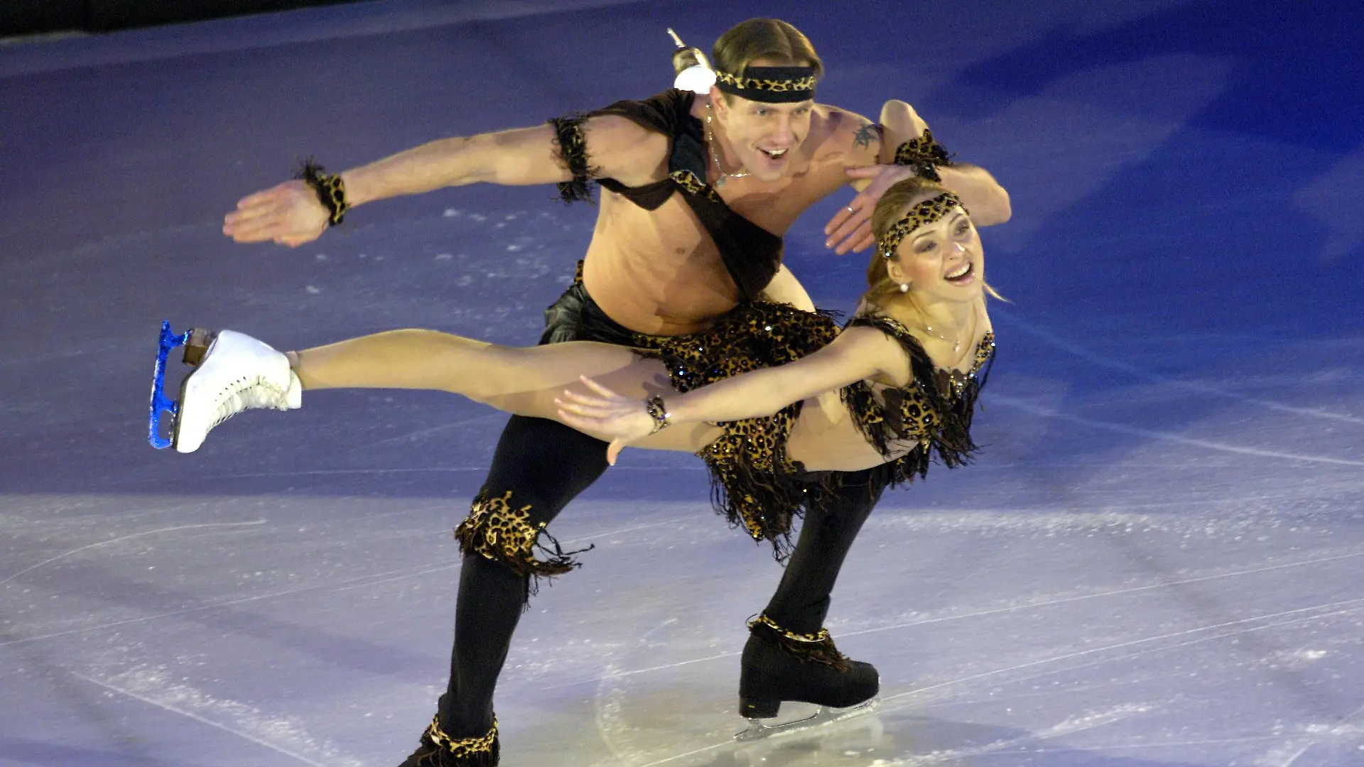 Bildnummer: 03281805 Datum: 24.02.2006 Copyright: imago/Kosecki
Tatiana Navka und Roman Kostomarov (beide Rußland); Nawka, Kostomarow, Vdig, quer, o0 Kleidung Olympische Spiele Turin 2006, Winterspiele, Gala, Eisgala, Revue, Show, Eisshow, Turin Dynamik, Eistanz OS Winter Mixed Gruppenbild Aktion Personen