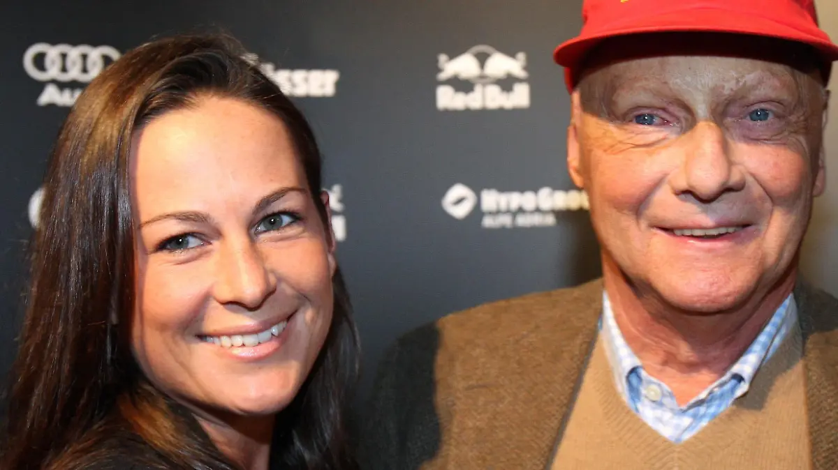 Niki Lauda mit seiner Freundin Birgit Wetzinger anlässlich der Kitz Race Party im WWP-KitzRaceClub am Samstag, 19. Januar 2008, in Kitzbuehel. APA-FOTO: GEORG HOCHMUTH +++(c) dpa - Report+++