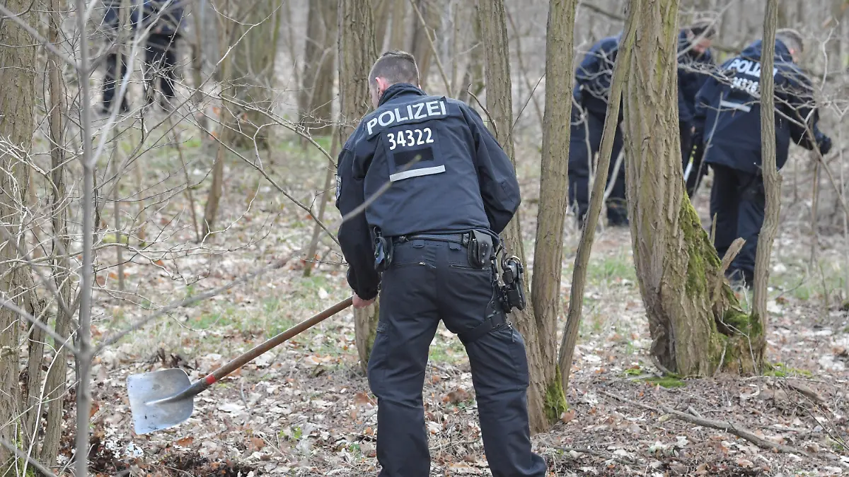07.03.2019, Brandenburg, Kummersdorf: Am Donnerstag ist eine Hundertschaft der Berliner Polizei nach Brandenburg ausgerückt, um bei Storkow (Oder-Spree) ein Waldstück nach der vermissten Rebecca Reusch abzusuchen. "Wir gehen einem Hinweis nach", erklärte ein Sprecher der Berliner Polizei. Nähere Angaben machte er nicht. Offiziell wurde der Storkower Ortsteil Kummersdorf angegeben. Foto: Patrick Pleul/dpa-Zentralbild/ZB +++ dpa-Bildfunk +++