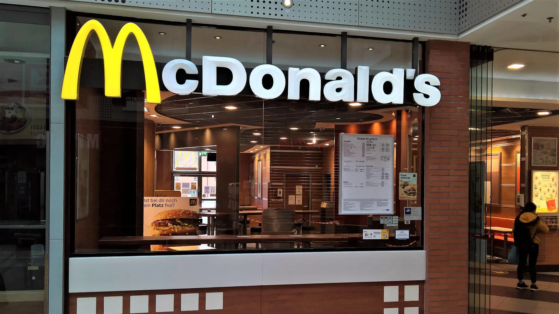 McDonald bzw Mc Donald, McDonalds, Mc Donalds Fastfood und Burger Restaurant in Regensburg *** McDonald or Mc Donald, McDonalds, Mc Donalds Fastfood and Burger Restaurant in Regensburg
