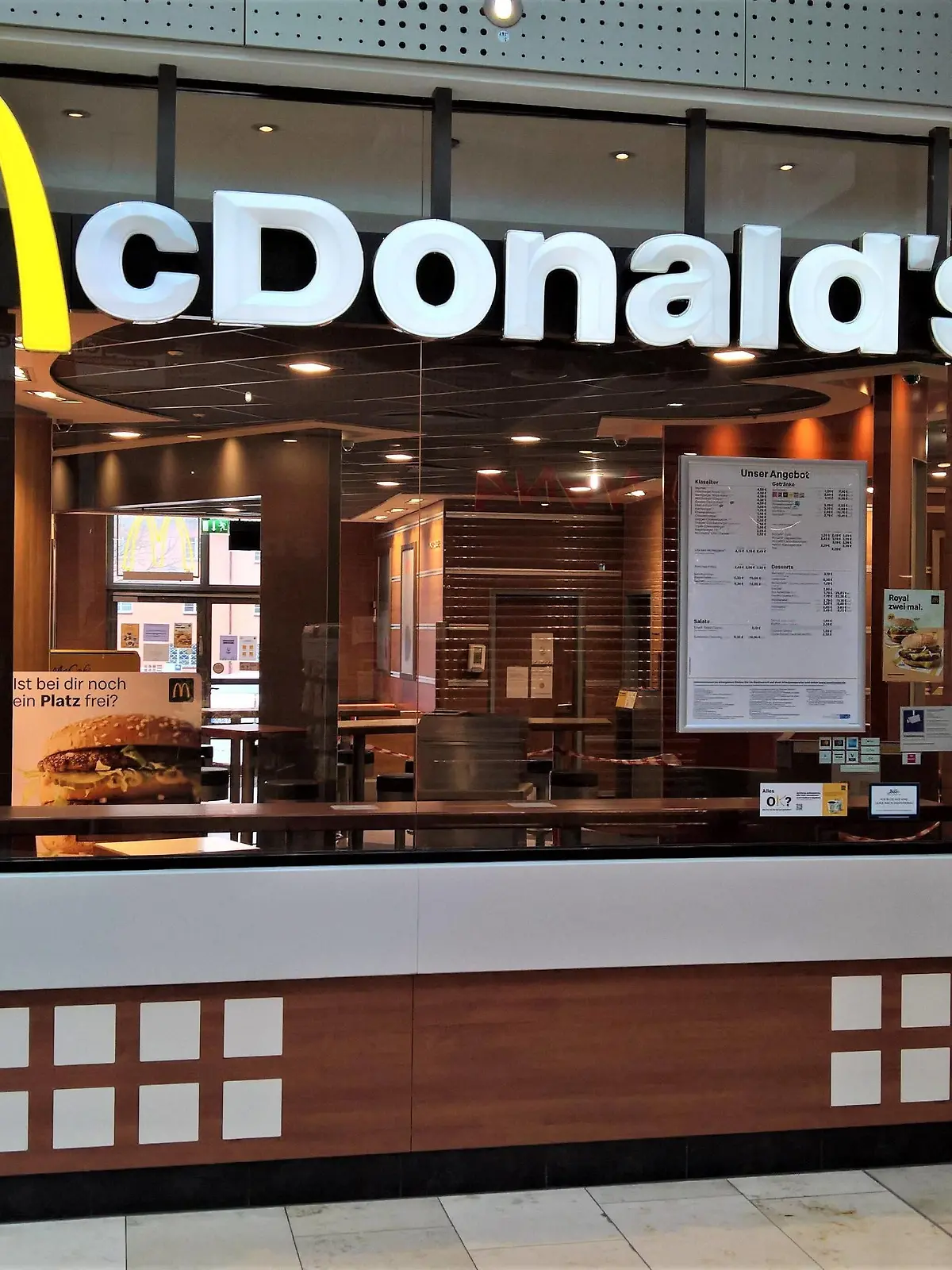  McDonald bzw Mc Donald, McDonalds, Mc Donalds Fastfood und Burger Restaurant in Regensburg *** McDonald or Mc Donald, McDonalds, Mc Donalds Fastfood and Burger Restaurant in Regensburg