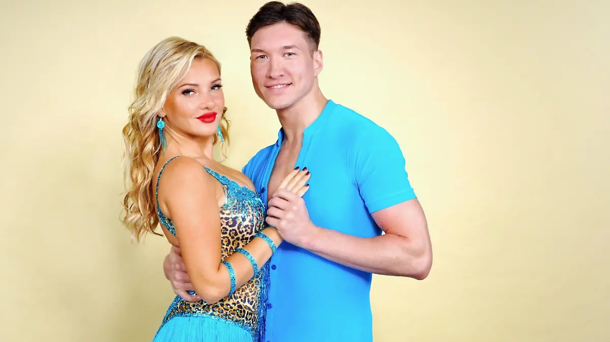 Evelyn Burdecki und Evgeny Vinokurov


Verwendung der Bilder für Online-Medien ausschließlich mit folgender Verlinkung: "Alle Infos zu "Let´s Dance" im Special bei RTL.de: https://www.rtl.de/cms/sendungen/lets-dance.html