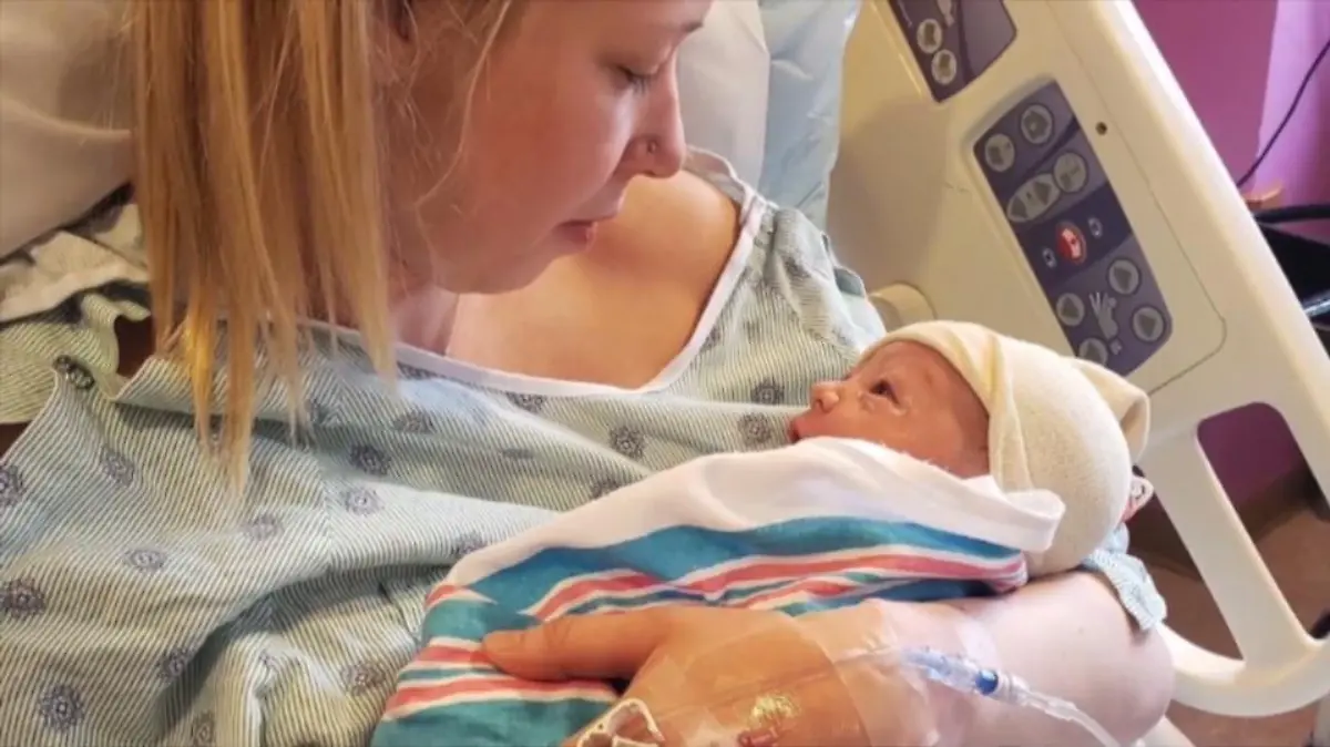 Elizabeth Dominguez und Baby Carter