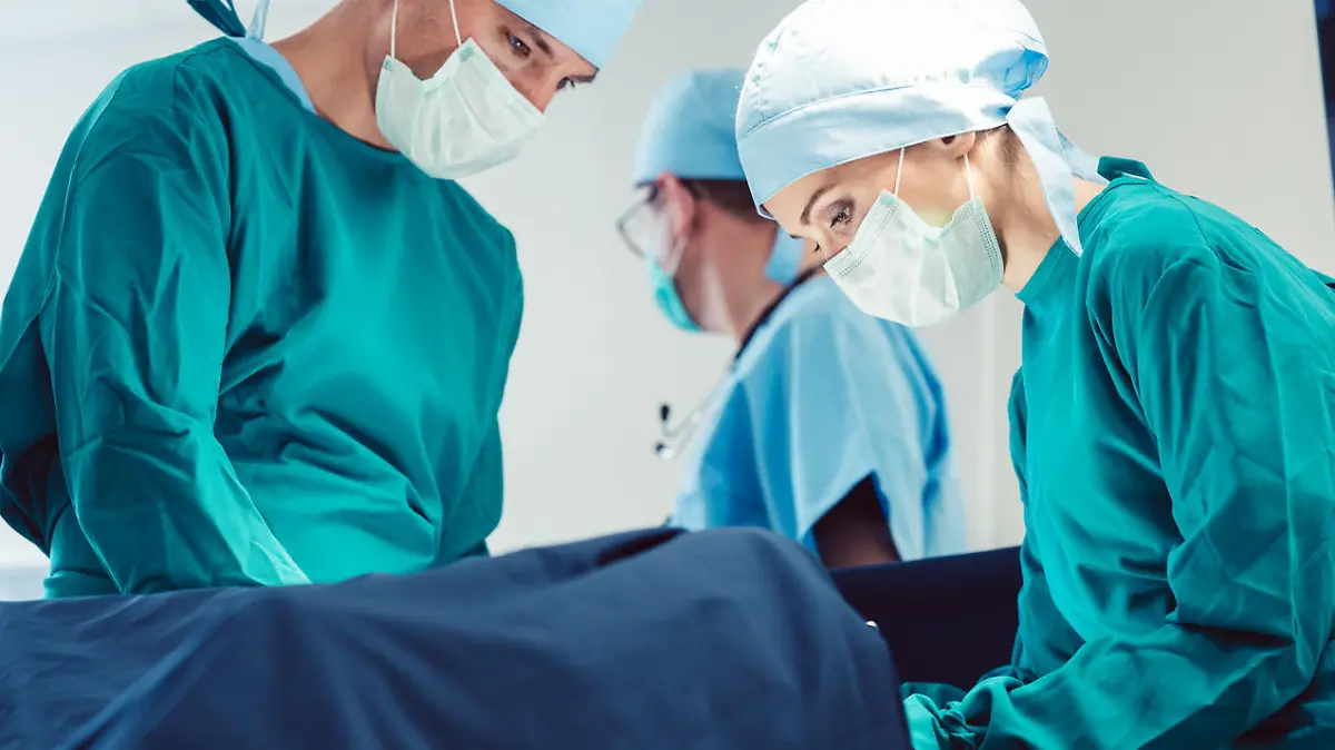 Ärzte im Operationssaal
