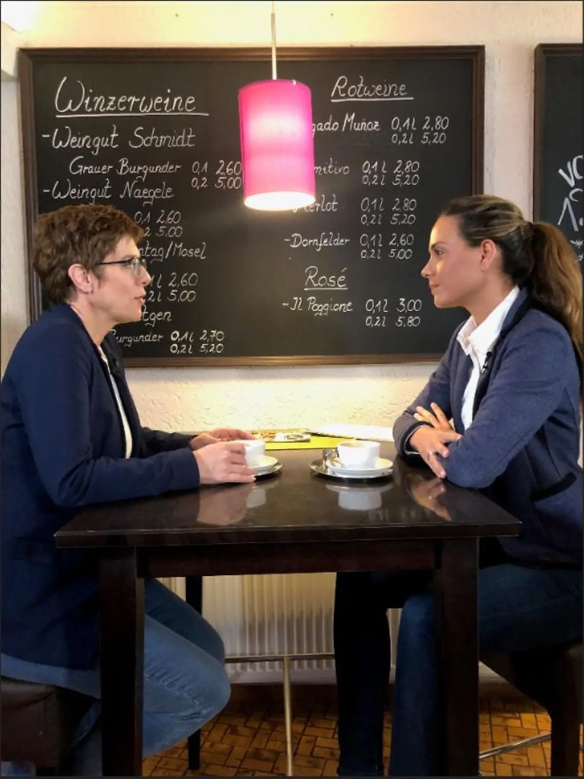 CDU-Chefin Annegret Kramp-Karrenbauer im Gespräch mit RTL-Reporterin Franca Lehfeldt.
