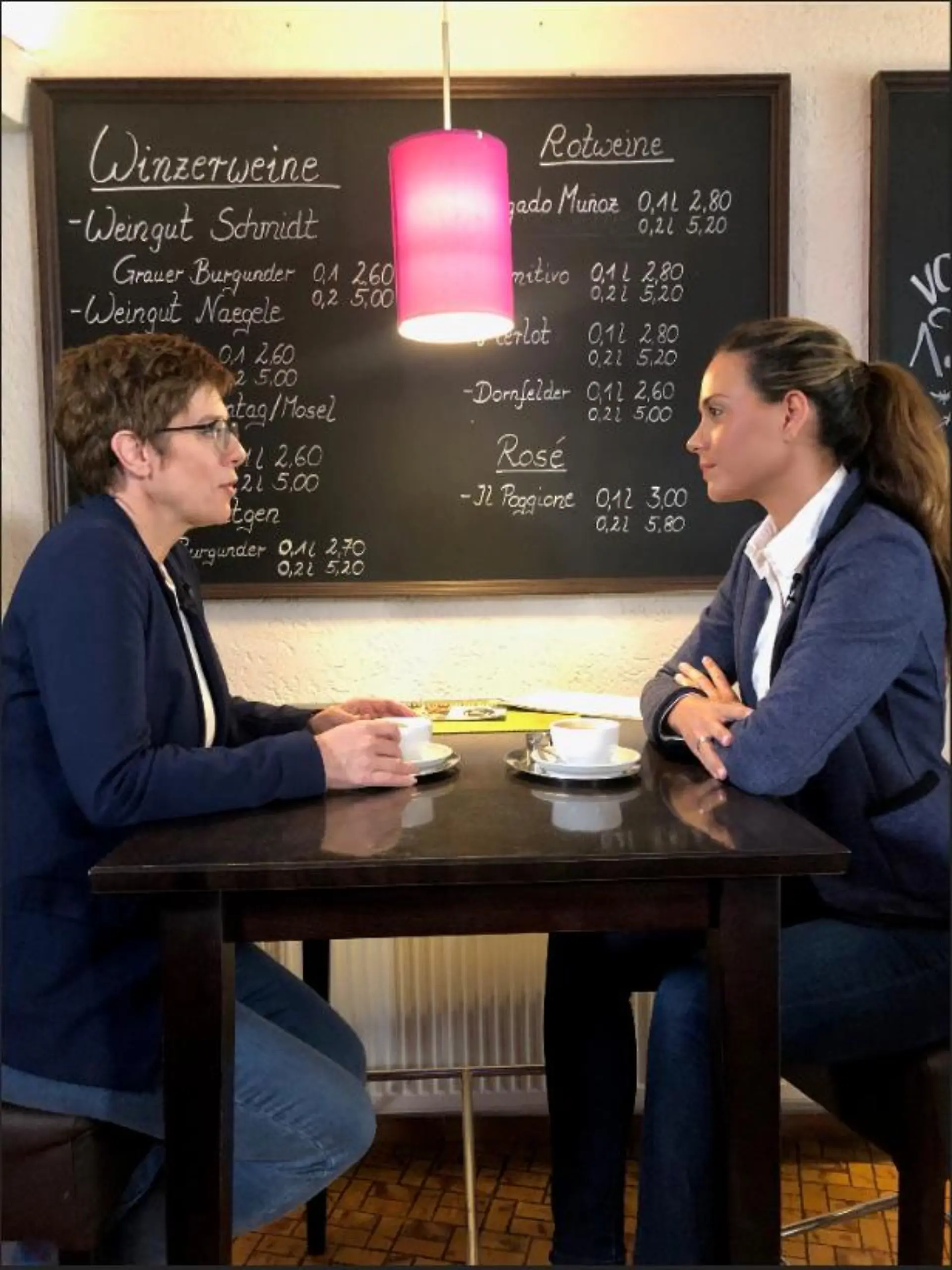 CDU-Chefin Annegret Kramp-Karrenbauer im Gespräch mit RTL-Reporterin Franca Lehfeldt.