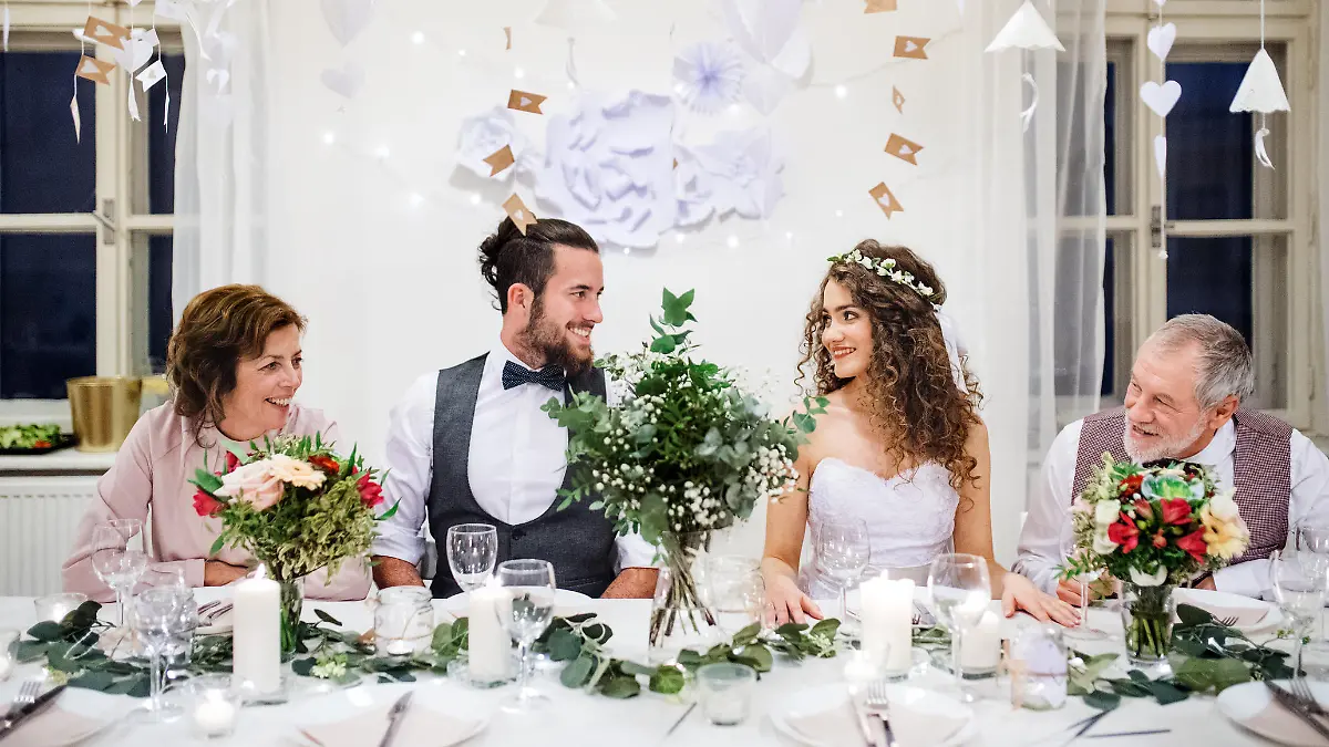 Ein schön gedeckter Tisch macht bei einer Hochzeit viel her.