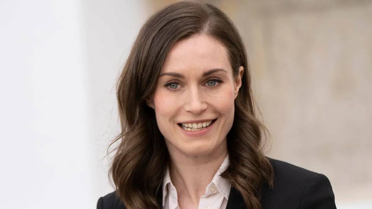  Zweitägige Klausurtagung der Bundesregierung im Gästehaus Schloss Meseberg Tag 1 - Sanna Marin, Ministerpräsidentin FinnlandZweitägige Klausurtagung der Bundesregierung im Gästehaus Schloss Meseberg Tag 1 - Sanna Marin, Ministerpräsidentin Finnland, Meseberg Mecklenburg-Vorpommern Deutschland Gästehaus der Bundesregierung *** Two-day closed-door meeting of the Federal Government in the Meseberg Castle Guest House Day 1 Sanna Marin, Prime Minister Finland Two-day closed-door meeting of the Federal Government in the Meseberg Castle Guest House Day 1 Sanna Marin, Prime Minister Finland, Meseberg Mecklenburg Western Pomerania Germany Guest House of the Federal Government