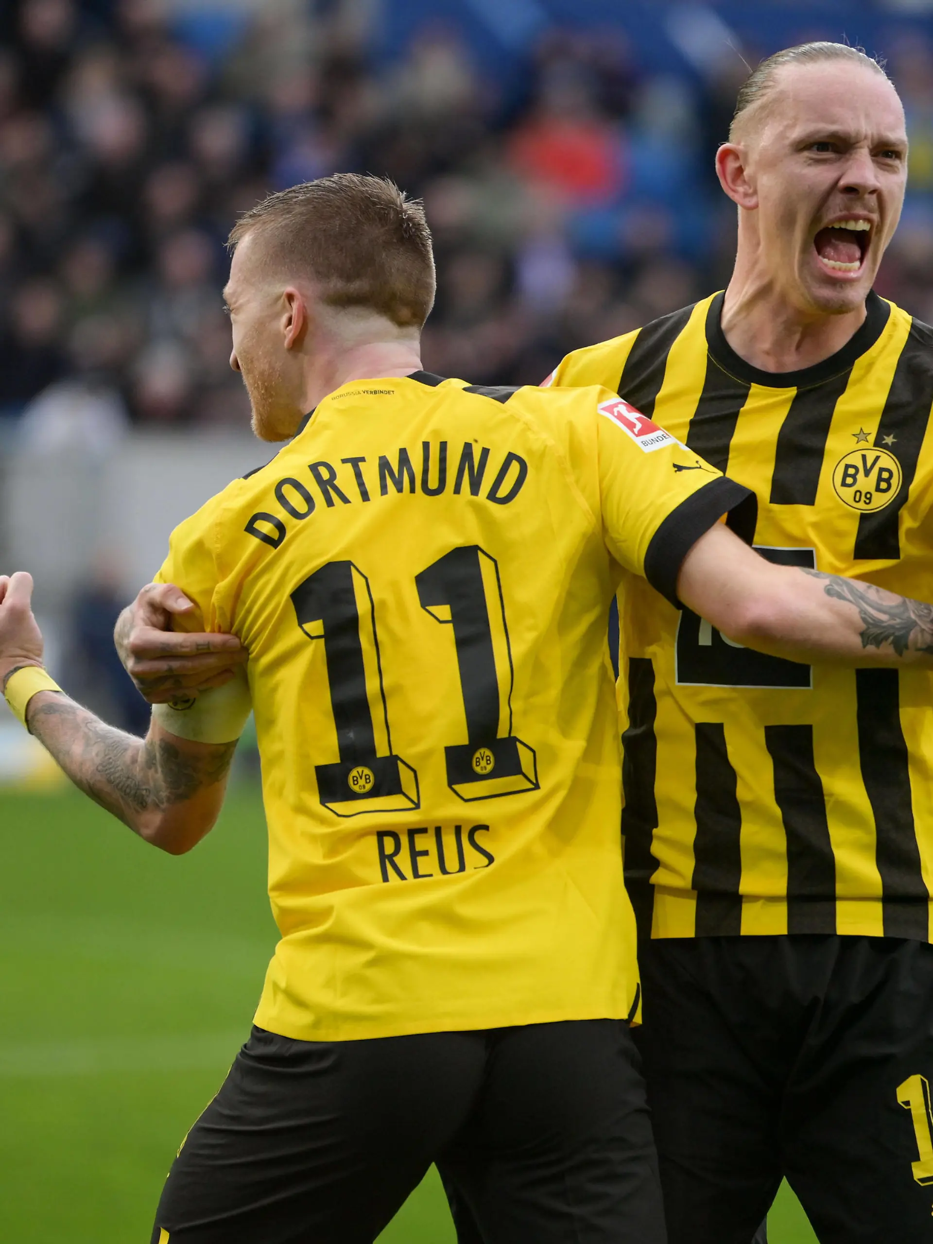 Fußball, 1. Bundesliga, 20230225, TSG 1899 Hoffenheim - BV Borussia Dortmund. Im Bild Marco REUS BV Borussia Dortmund, 11 und Marius WOLF BV Borussia Dortmund, 17 Torjubel bejubelt Jubel Tor 0:1. Sinsheim PreZero Arena Baden Württemberg Deutschland *** Soccer, 1 Bundesliga, 20230225, TSG 1899 Hoffenheim BV Borussia Dortmund In the picture Marco REUS BV Borussia Dortmund, 11 and Marius WOLF BV Borussia Dortmund, 17 goal celebration cheers goal 0 1 Sinsheim PreZero Arena Baden Württemberg Germany Copyright: Passion2Press/MarkusxFischerx