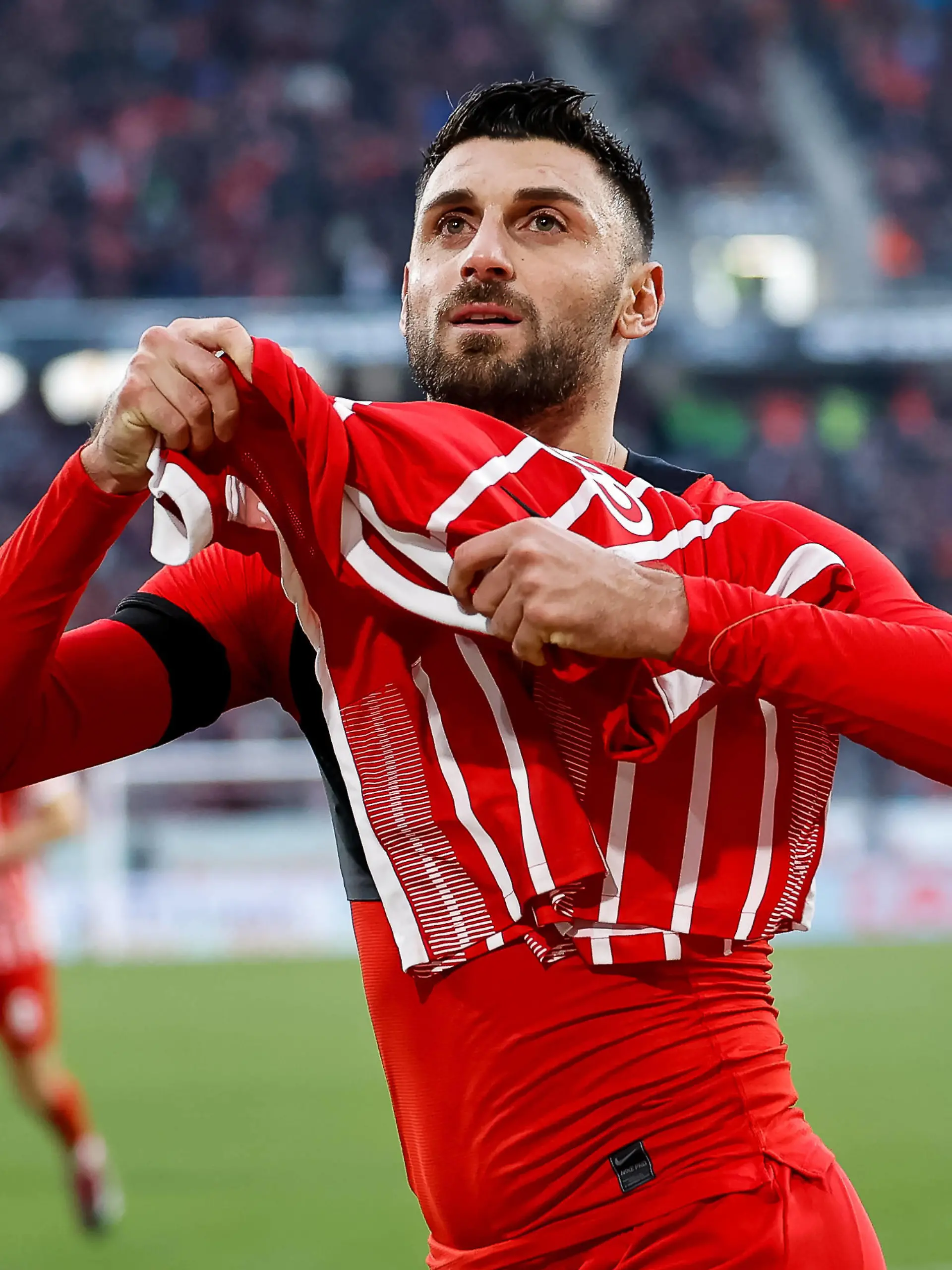 Torjubel bei Vincenzo Grifo SC Freiburg, 32 nach seinem Tor zum 2:1 , GER, SC Freiburg vs. VfB Stuttgart, Fussball, Bundesliga, 20. Spieltag, Spielzeit 2022/2023, 11.02.2023 DFL REGULATIONS PROHIBIT ANY USE OF PHOTOGRAPHS AS IMAGE SEQUENCES AND/OR QUASI-VIDEO. GER, SC Freiburg vs. VfB Stuttgart, Fussball, Bundesliga, 20. Spieltag, Spielzeit 2022/2023, 11.02.2023 Freiburg im Breisgau *** Goal celebration at Vincenzo Grifo SC Freiburg, 32 after his goal to 2 1 , GER, SC Freiburg vs VfB Stuttgart, Football, Bundesliga, 20 Spieltag, Spielzeit 2022 2023, 11 02 2023 DFL REGULATES PROHIBIT ANY USE OF PHOTOGRAPHS AS IMAGE SEQUENCES AND OR QUASI VIDEO GER, SC Freiburg vs VfB Stuttgart, Football, Bundesliga, 20 Spieltag, Spielzeit 2022 2023, 11 02 2023 Freiburg im Breisgau Copyright: xEibner-Pressefoto/GrantxHubbsx EP_GHS