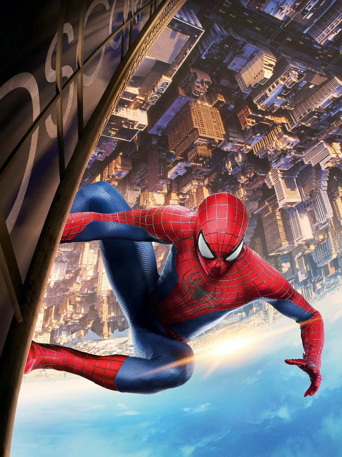Als Spider-Man widmet sich Peter Parker (Andrew Garfield) der Verbrechensbekämpfung in New York City und wird von den Einwohnern der Stadt als tapferer Held gefeiert.