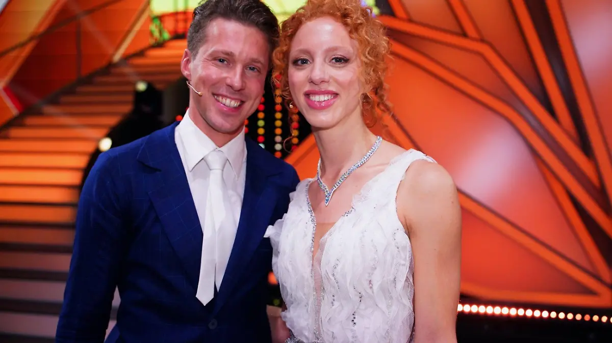 Die Entscheidung: Anna Ermakova tanzt mit Valentin Lusin.

Die Verwendung des sendungsbezogenen Materials ist nur mit dem Hinweis und Verlinkung auf RTL+ gestattet.