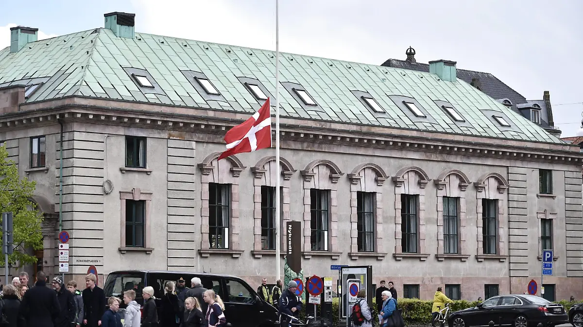 Begravelsen af de tre danske ofre for terrorangrebet i Sri Lanka fra Aarhus Domkirke i Aarhus, loerdag den 4. maj 2019.De tre omkomne var boern af Anne og Anders Holch Povlsen. Begravelsen sker fra Aarhus Domkirke med deltagelse af Kronprinsfamilien og Statsministeren.. , Aarhus *** The funeral of the three Danish victims of the terrorist attack in Sri Lanka from Aarhus Cathedral in Aarhus Saturday May 4, 2019 The three fatalities were the children of Anne and Anders Holch Povlsen The funeral takes place from Aarhus Cathedral with the participation of the Crown Prince family and the Prime Minister Aarhus, PUBLICATIONxINxGERxSUIxAUTxONLY Copyright: MadsxClausxRasmussenx COP108 spdk20190504-125850-L