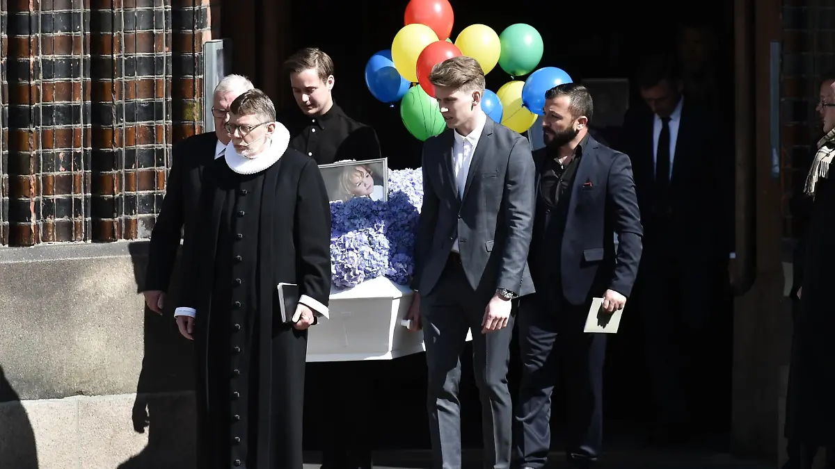 Begravelsen af de tre danske ofre for terrorangrebet i Sri Lanka fra Aarhus Domkirke i Aarhus, loerdag den 4. maj 2019.De tre omkomne var boern af Anne og Anders Holch Povlsen. Begravelsen sker fra Aarhus Domkirke med deltagelse af Kronprinsfamilien og Statsministeren.. , Aarhus *** The funeral of the three Danish victims of the terrorist attack in Sri Lanka from Aarhus Cathedral in Aarhus Saturday May 4, 2019 The three fatalities were the children of Anne and Anders Holch Povlsen The funeral takes place from Aarhus Cathedral with the participation of the Crown Prince family and the Prime Minister Aarhus, PUBLICATIONxINxGERxSUIxAUTxONLY Copyright: MadsxClausxRasmussenx COP108 spdk20190504-153604-L