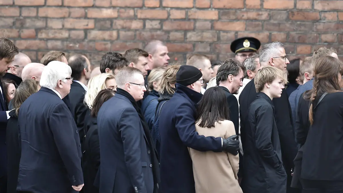 Begravelsen af de tre danske ofre for terrorangrebet i Sri Lanka fra Aarhus Domkirke i Aarhus, loerdag den 4. maj 2019. De tre omkomne var boern af Anne og Anders Holch Povlsen. Begravelsen sker fra Aarhus Domkirke med deltagelse af Kronprinsfamilien og Statsministeren. , Aarhus Denmark *** The funeral of the three Danish victims of the terrorist attack in Sri Lanka from Aarhus Cathedral in Aarhus Saturday, May 4, 2019 The three fatalities were children of Anne and Anders Holch Povlsen The funeral takes place from Aarhus Cathedral with the participation of the Crown Prince family and the Prime Minister Aarhus Denmark, PUBLICATIONxINxGERxSUIxAUTxONLY Copyright: MadsxClausxRasmussenx COP108 spdk20190504-134102-L