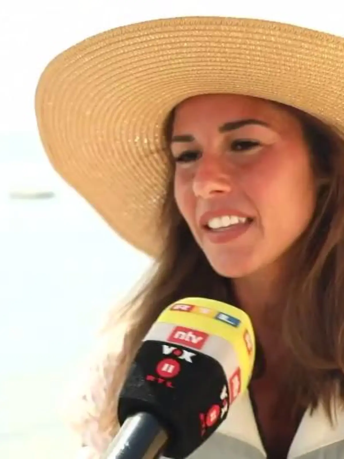 Bild zu: "Sarah Lombardi äußert sich zu Affärengerücht"