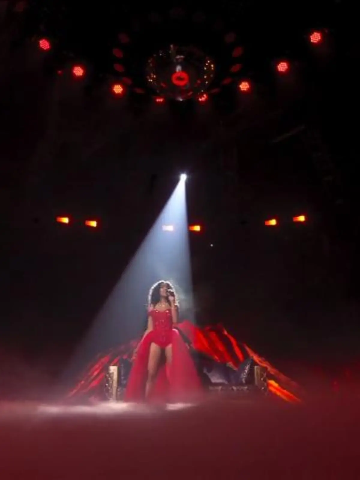 Bild zu: "Alicia-Awa zeigt einen Final-Auftritt "on fire""