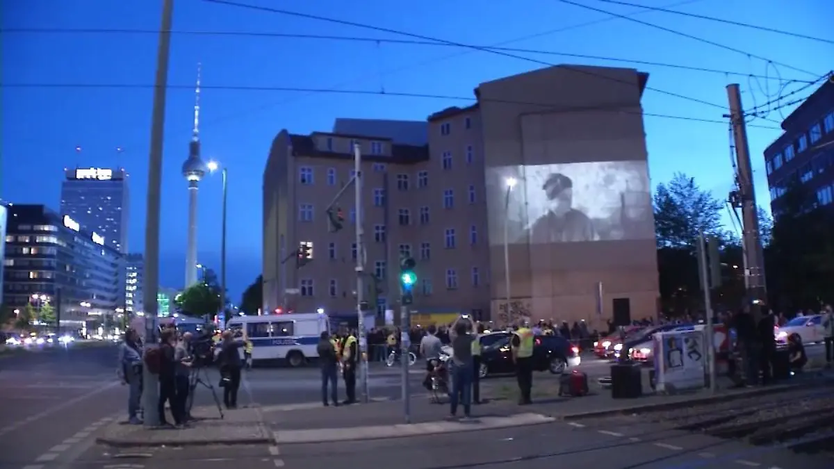 Rammstein veröffentlicht Single Kultband legt Verkehr lahm