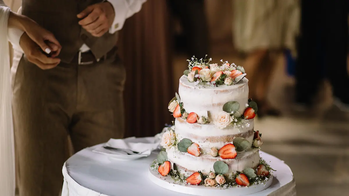 Nackte Hochzeitstorten sind 2019 total im Trend.