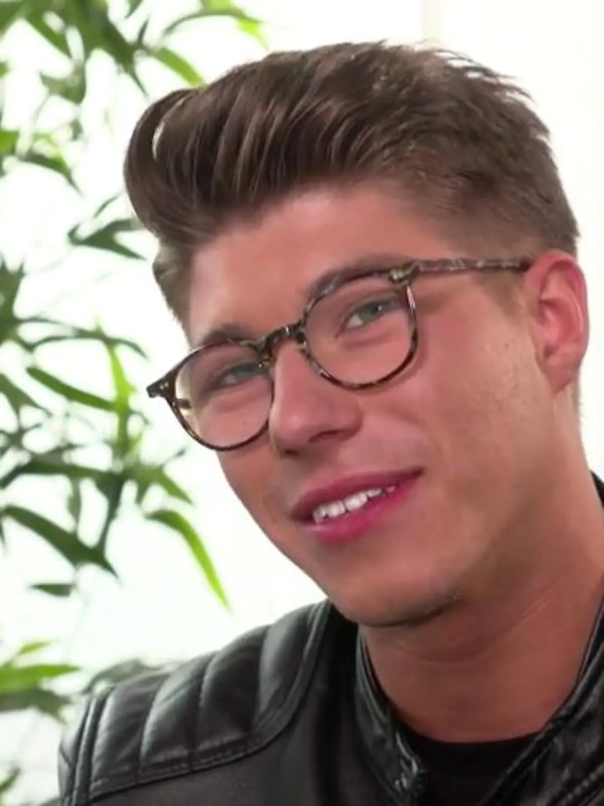 Bild zu: "Davin Herbrüggen schwört auf Online-Dating"
