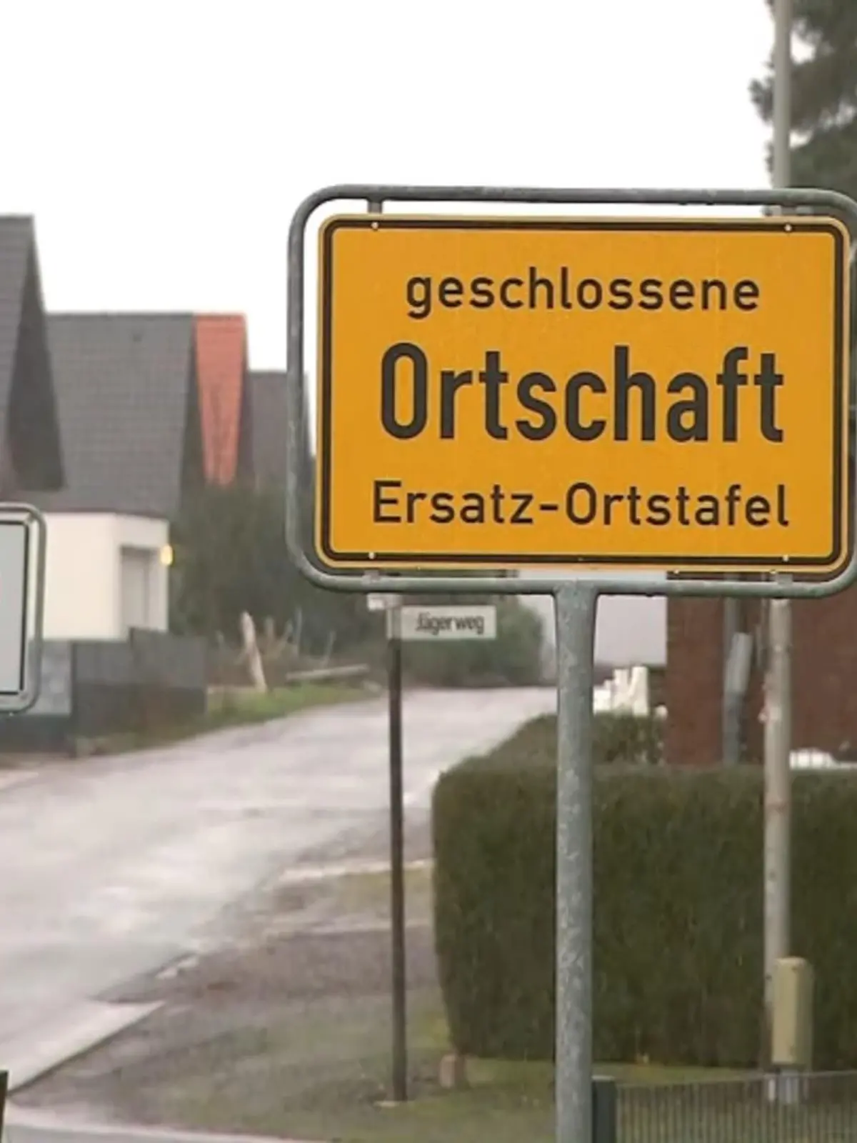 Bild zu: "Straßenschild "Geschlossene Ortschaft""