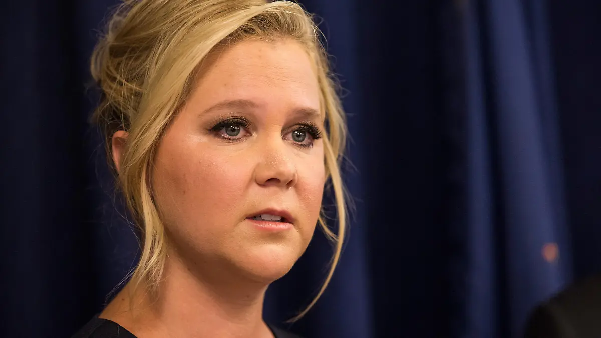 NEW YORK, NY - AUGUST 03: Comedian Amy Schumer speaks at a press conference with U.S. Senator Chuck Schumer (D-NY) calling for tighter gun laws in an effort to stop mass shootings and gun violence on August 3, 2015 in New York City. A gunman killed two women last month in Louisiana during a showing of Schumer's movie 'Trainwreck.' (Photo by Andrew Burton/Getty Images)